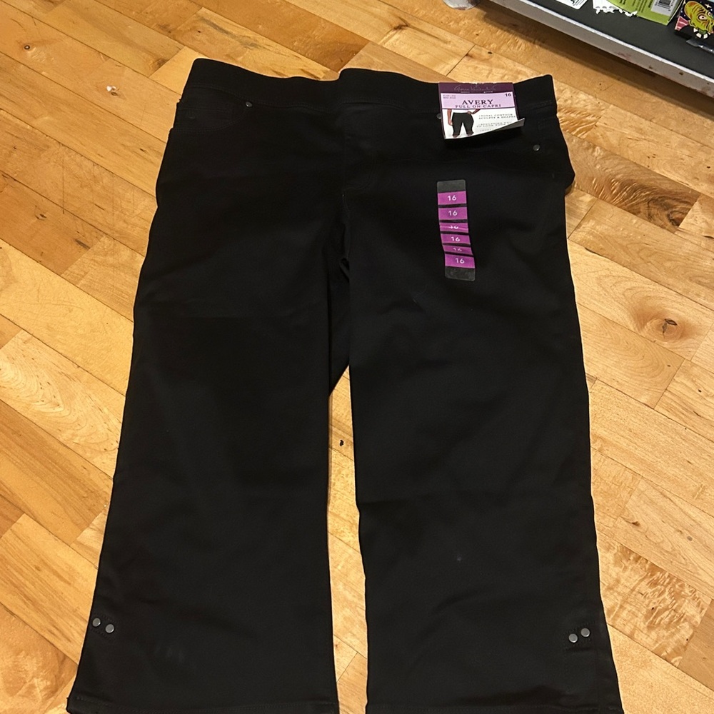 Black Cropped Pants gloria Vanderbilt new tag size 16 women’s stretchy waist
